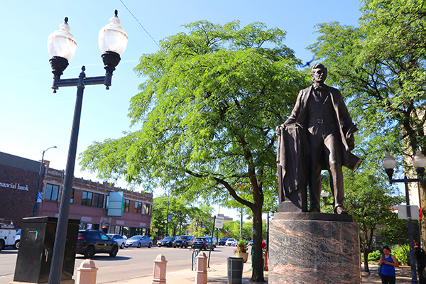 Abe Lincoln | ChicagoHome Brokerage Network at @properties